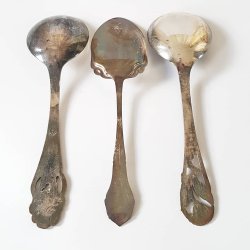 Gamle serveringsdele i slvplet