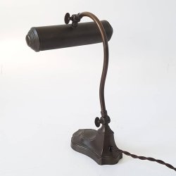 Art Deco bordlampe med den smukkeste patinering