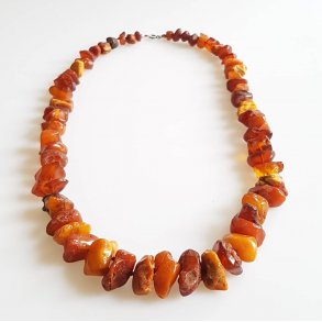 Robust vintage halskde i rav med slv ls ( 88 gr.)