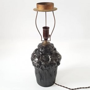 L.Hjorth Art Nouveau bordlampe i sort terracotta
