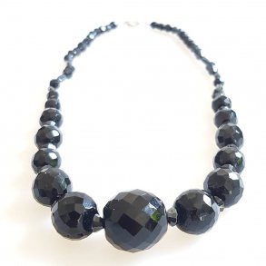 Vintage halssmykke af fasetslebne onyx perler