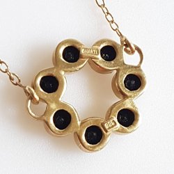 Halssmykkei forgyldt slv med onyx