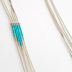 Retro halskde udfrt i sterling slv og prydet med turkis