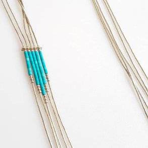 Retro halskde udfrt i sterling slv og prydet med turkis