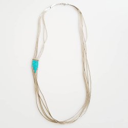 Retro halskde udfrt i sterling slv og prydet med turkis