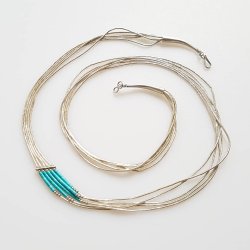 Retro halskde udfrt i sterling slv og prydet med turkis