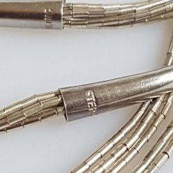 Retro halskde udfrt i sterling slv og prydet med turkis