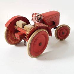 Gammel hndlavet traktor