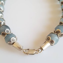 Retro robust halssmykke i bl aragonit prydet med slv