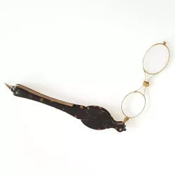 Antik stang lorgnet udfrt i skildpaddeskjold og forgyldt metal