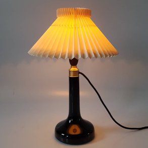 Le Klint bordlampe designet af Gunnar Biilmann-Petersen