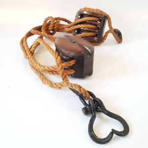 Antik tovvrk med 3 og 2 dobbelte trtaljer og esse smedet kroge