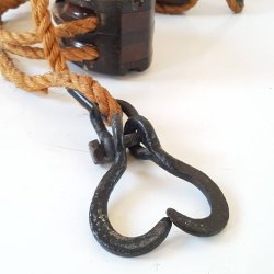 Antik tovvrk med 3 og 2 dobbelte trtaljer og esse smedet kroge