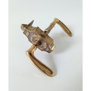 Antik lsekasse med drgreb 