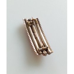 Antik slv broche prydet med koral 