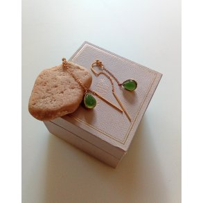 Julie Sandlau i forgyldt sterling slv og prydet med grn krystal