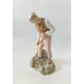 Axel Locher for B & G Copenhagen No. 2043. figur