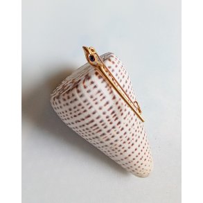 Art Deco broche i 14 kr guld prydet med safir 