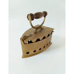 Antik strygejern i messing 