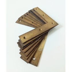 Gamle hjrnebnd i patineret messing 