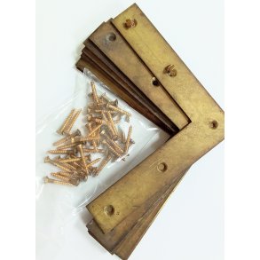 Gamle hjrnebnd i patineret messing 