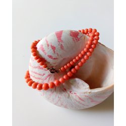 Art Deco halskde i koral 