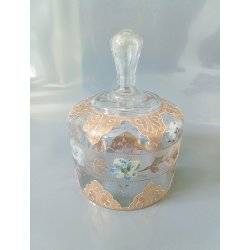 Antik osteklokke i glas