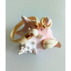 Vintage smykkest udfrt i ben og guld 