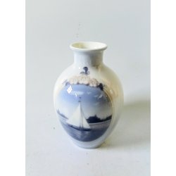 Royal Copenhagen No. 170 porceln vase 
