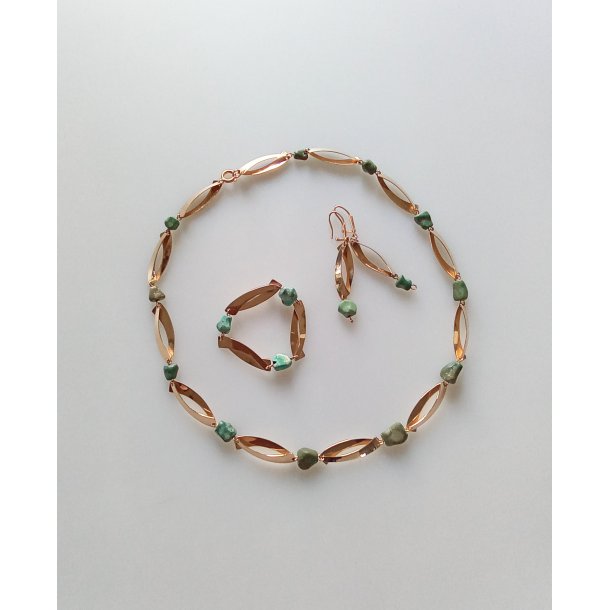 Retro smykkest i 14 karat guld prydet med turkis