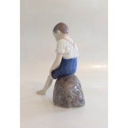 Bing &amp; Gr�ndahl figur,  Dreng p� sten No. 1757