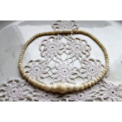 Vintage halsk�de i ben