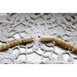 Vintage halsk�de i ben