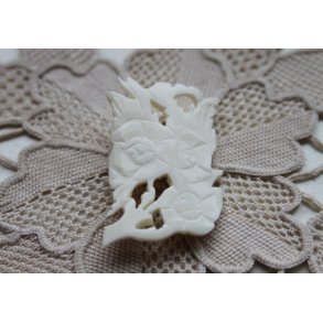 Broche udskret i ben