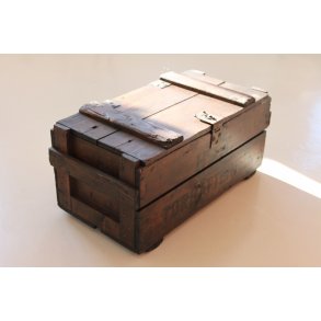 Gammel trkasse med lg