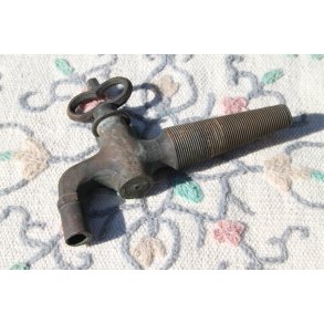 Gammel tappehane i messing