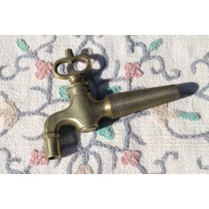 Gammel tappehane i messing