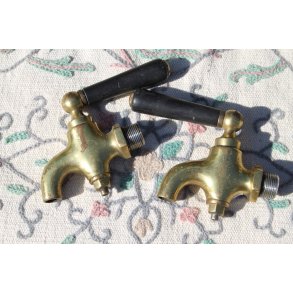 Gammel vandhanne i messing