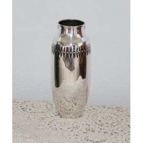 M & TB slvplet vase