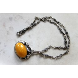 S�lv halsk�de med rav