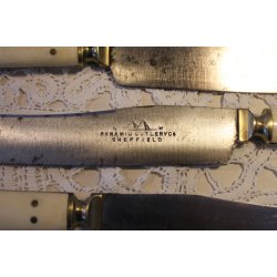 Pyramid Cutlery &amp; Co kniver med benslaft