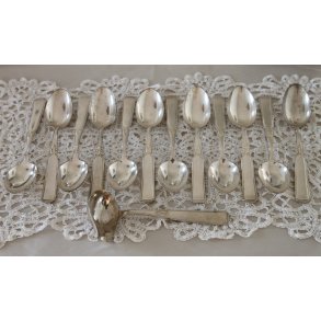 NJAL spiseskeer i slvplet