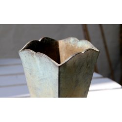 Gab bronze vase