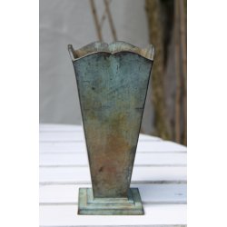 Gab bronze vase