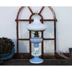 Opalineglas petroleumslampe