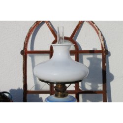 Opalineglas petroleumslampe